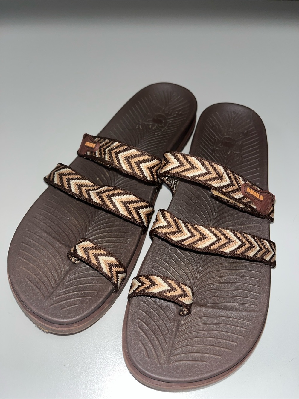 Kuailu Women's Brown Chevron Strap Slide Sandals siz 10